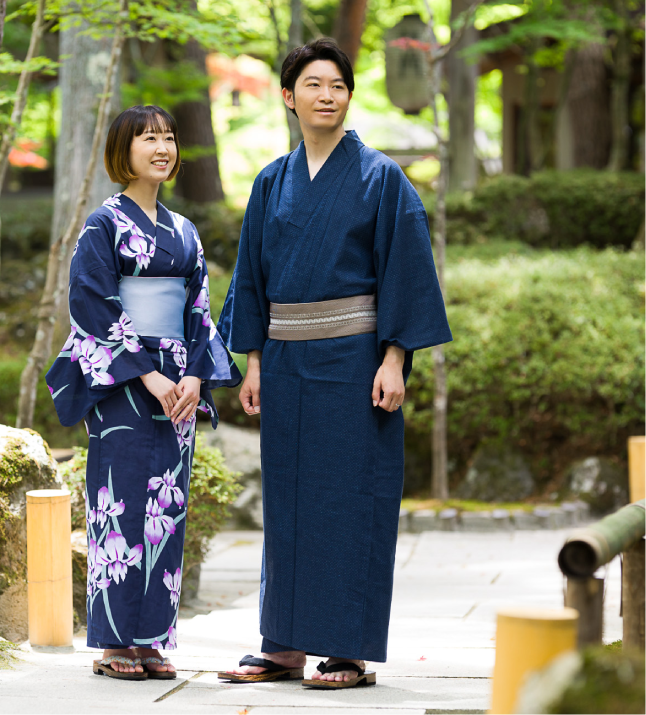 藍色の着物を着た男女